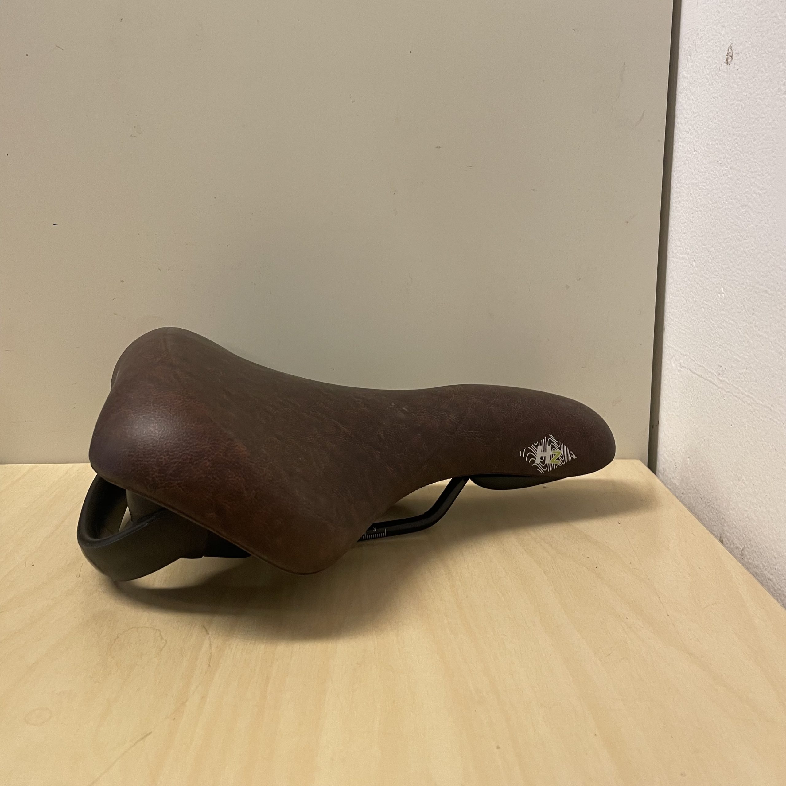 IMG_5954 Selle Royal komfortsadel – Klassisk design | Brun - Bild 1